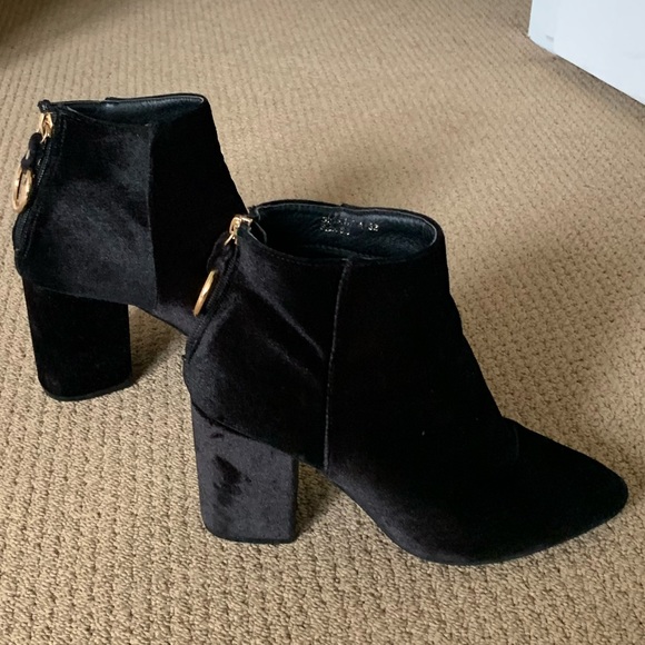 Yoki booties size 8.5 but fit small. ( *FIT LIKE 7.5 ) In great condition! $15 - Picture 4 of 4